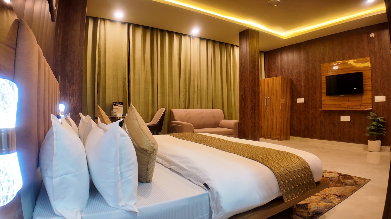 Premium King Room